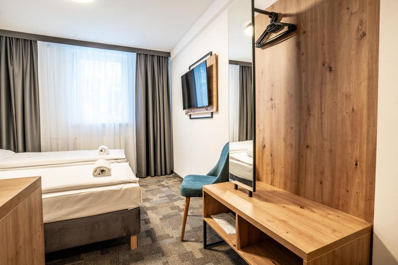 Pirat Hotel & Spa-Hotel Z Basenem Ольштин Екстер'єр фото